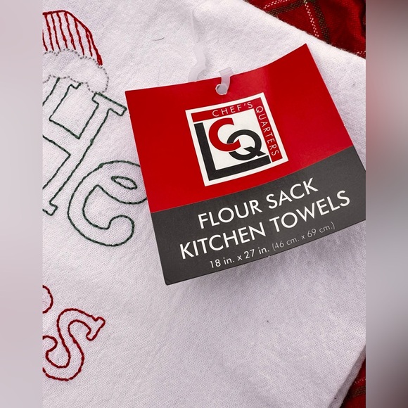 🎄🥂SOLD~Christmas Kitchen Towel & Reindeer Wash Cloth.  Cheers to another Year‼️ - Picture 5 of 6